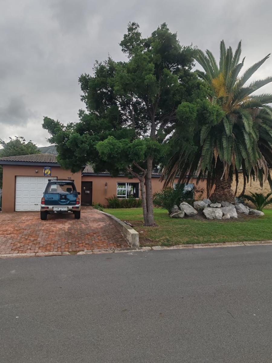 3 Bedroom Property for Sale in Heuningkloof Western Cape